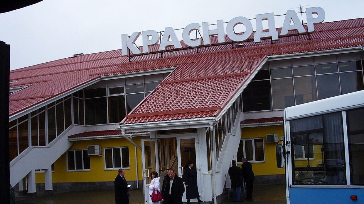 Аэропорт Краснодара приостановил сообщение из-за непогоды
