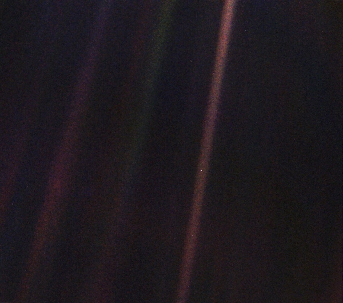 Бледная голубая точка. NASA/Voyager-1