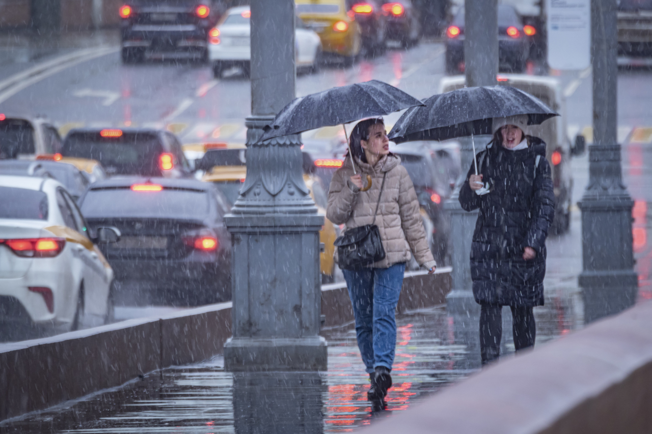 В начале декабря. Дождь в Москве в марте. Холодное лето. Погода снег. Синоптики популярные.