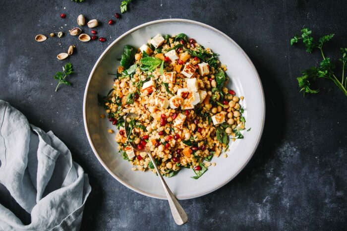 5 блюд арабской кухни, покорившие гурманов за пределами родины вкусу, После, минут, мелко, Добавить, Масло, вымыть, добавить, крышкой, нарезать, маслом, миску, выложить, Затем, Выложить, можно, Накрыть, Просушить, Готовить, солью