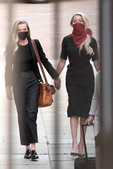 Джонни Депп дал показания в суде против Эмбер Херд: "Она пришла в мою жизнь, чтобы забрать у меня все" Звезды,Звездные пары