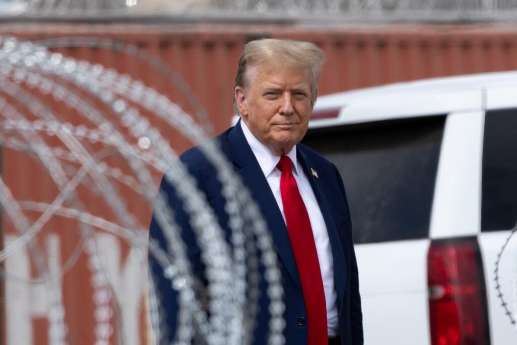 Трамп подтвердил, что обсуждает с Конгрессом санкции против РФ