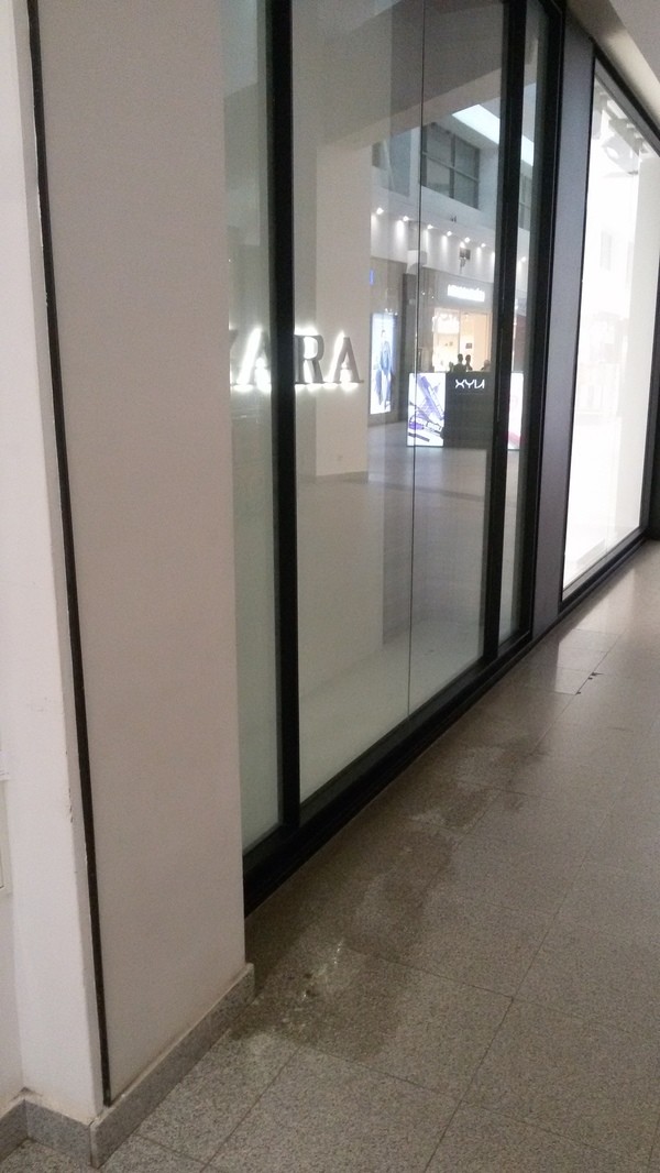 Ох уж эти названия современных брендов. Или маркетологи специально идут на эти провокации? зеркало, отражение, прикол, юмор