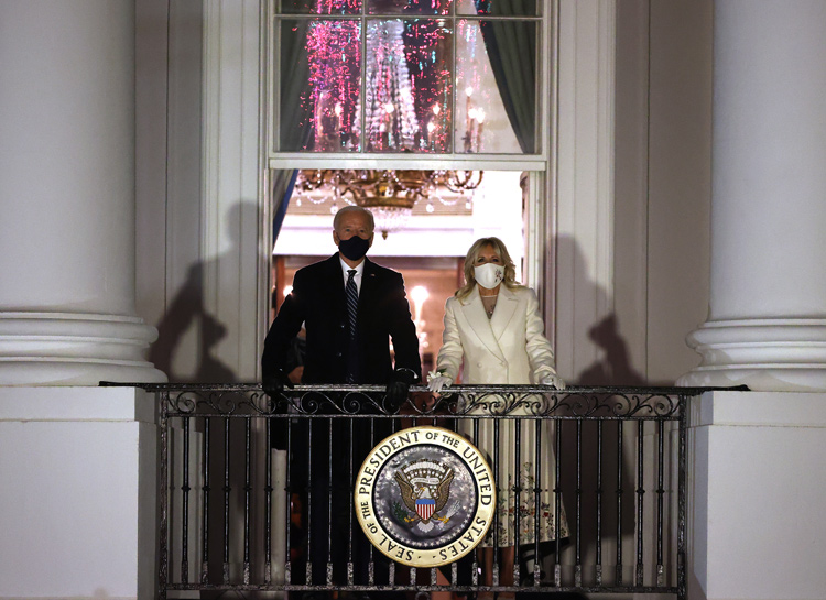 Дженнифер Лопес в белом, Леди Гага - в алом: звезды на инаугурации Джо Байдена Звезды,Новости о звездах