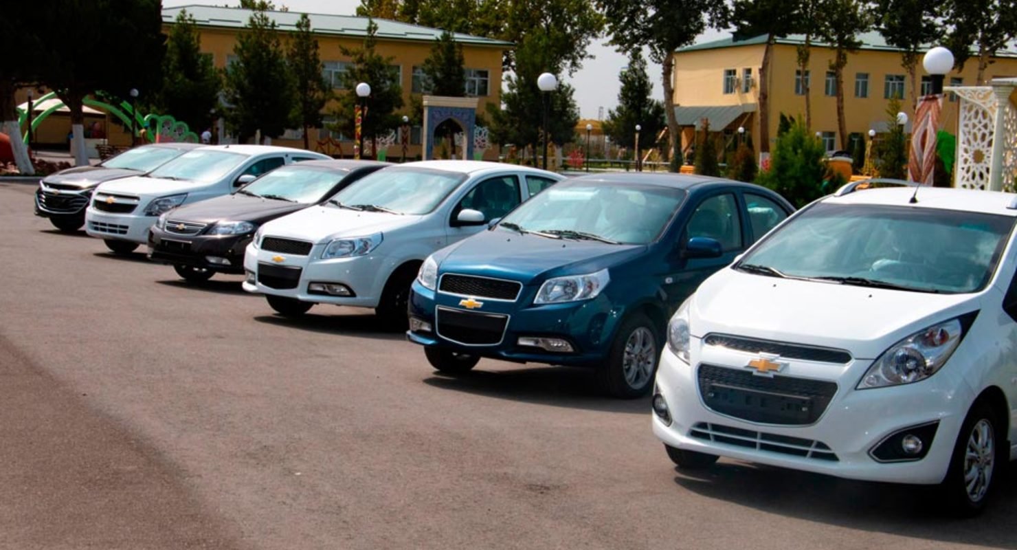 В UzAuto Motors решили бороться с продавцами мест в очереди на новые авто