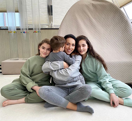 Алсу впервые за долгое время опубликовала фото с сыном Рафаэлем Дети,Дети знаменитостей