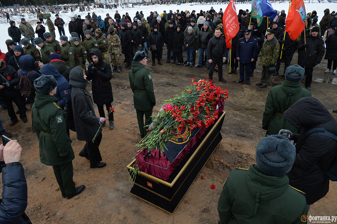 Похороны чвк вагнера. Могилы ЧВК Вагнер. Похороны бойцов Вагнера. Похороны бойца ЧВК Вагнера.