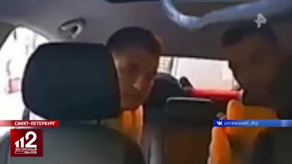 Пассажир пырнул ножом таксиста на западе Москвы