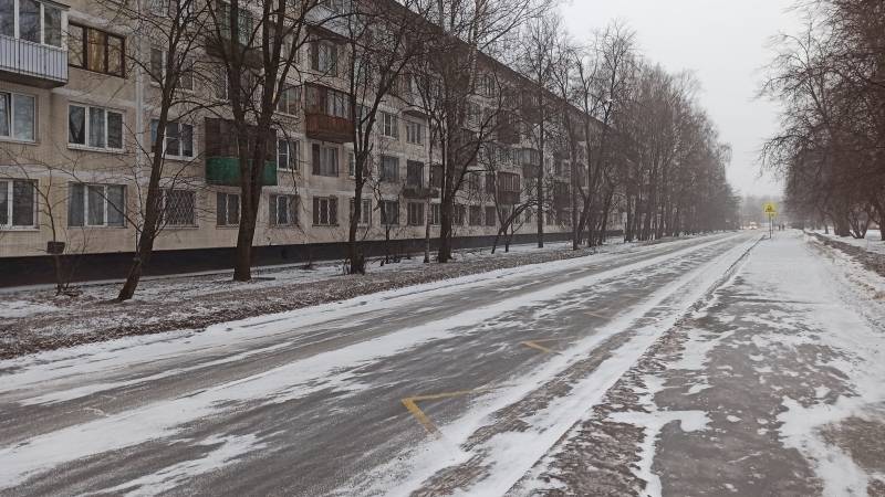 Ржавые авто и испорченная обувь: Петербург готовится «засолить» горожан грядущей зимой
