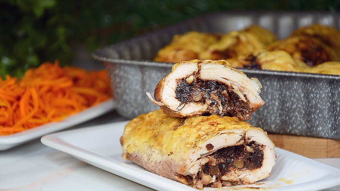 Куриные рулеты с черносливом и грецкими орехами Куриные рулеты, Кулинария, Рецепт, Видео рецепт, Вторые блюда, Рецепты курицы, Из куриной грудки, Видео, Длиннопост