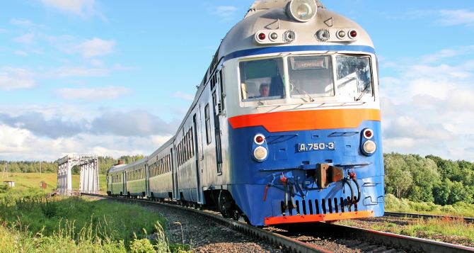 И снова «зрада»: Киев запустил новейшие украинские поезда в русский Крым