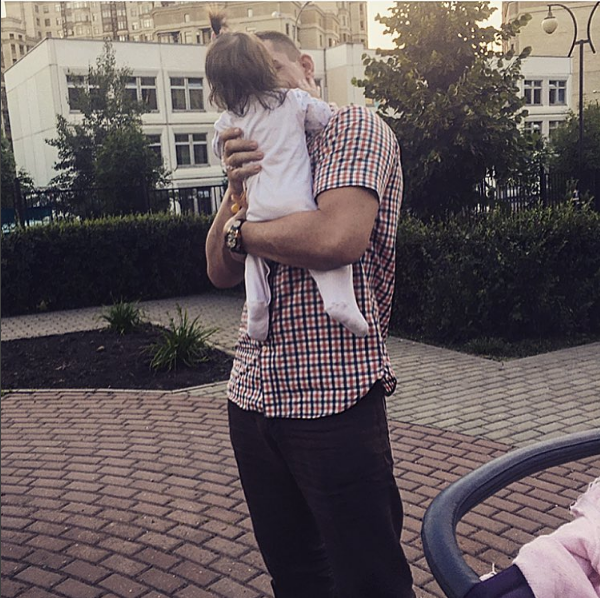 Курбан Омаров с дочерью Теей
Фото: соцсети