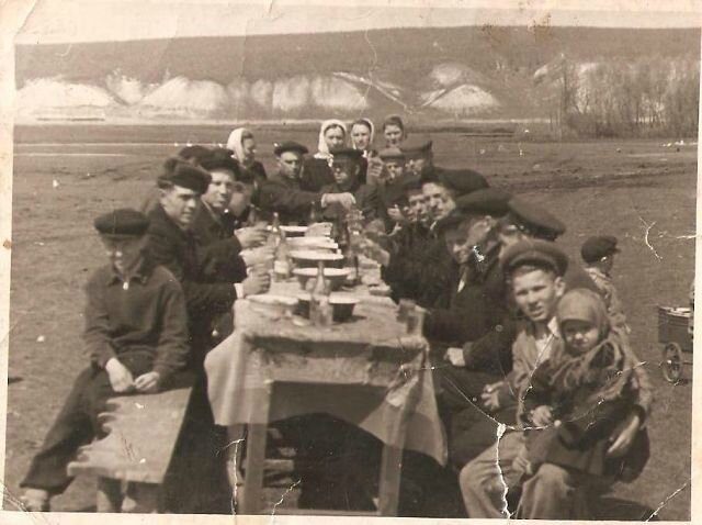 Душевные фотографии советских застолий Душевные фотографии советских застолий