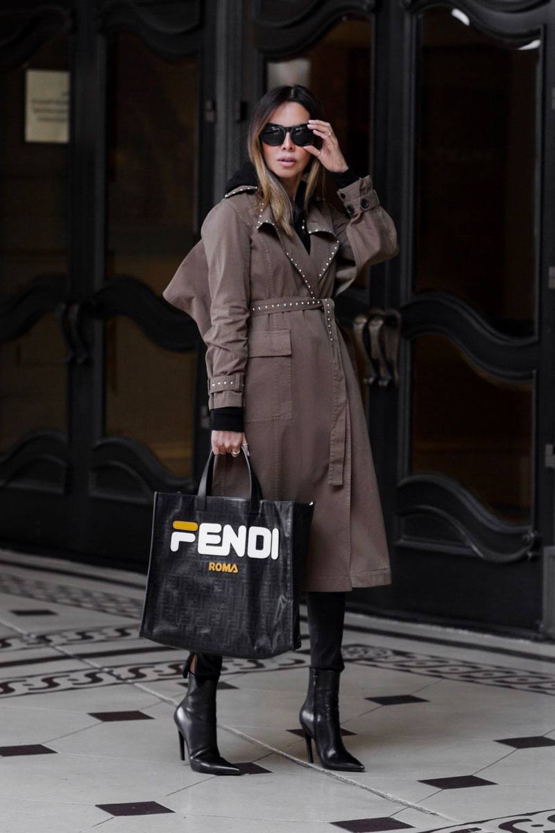 Плащ женский 2024 год. Плащ тренч Fendi. Тренчи 2022. Тренч Фенди 2022-2023. Fendi осень-зима 2021/22 тренчи.