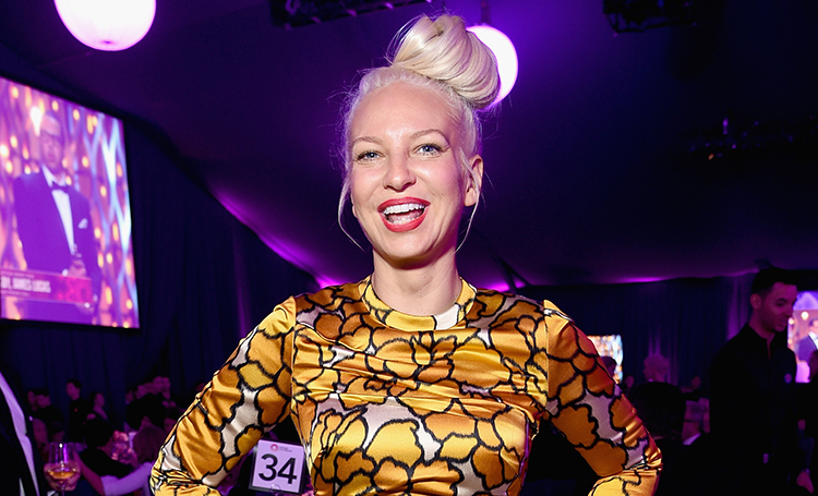 Певица Sia подтвердила, что стала приемной матерью для двух мальчиков-подростков