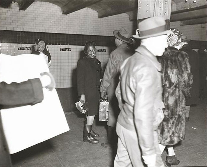 На платформе метро, 1940-е life, Стэнли Кубрик, звезды, знаменитости, режиссеры, фотограф, фотографии, юность гения