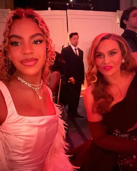 Блу Айви Картер и Тина Ноулз