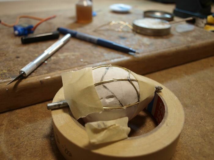 Парень подарил жене механический цветок, который расцветает при касании Парень подарил жене механический цветок, который расцветает при касании мужское хобби