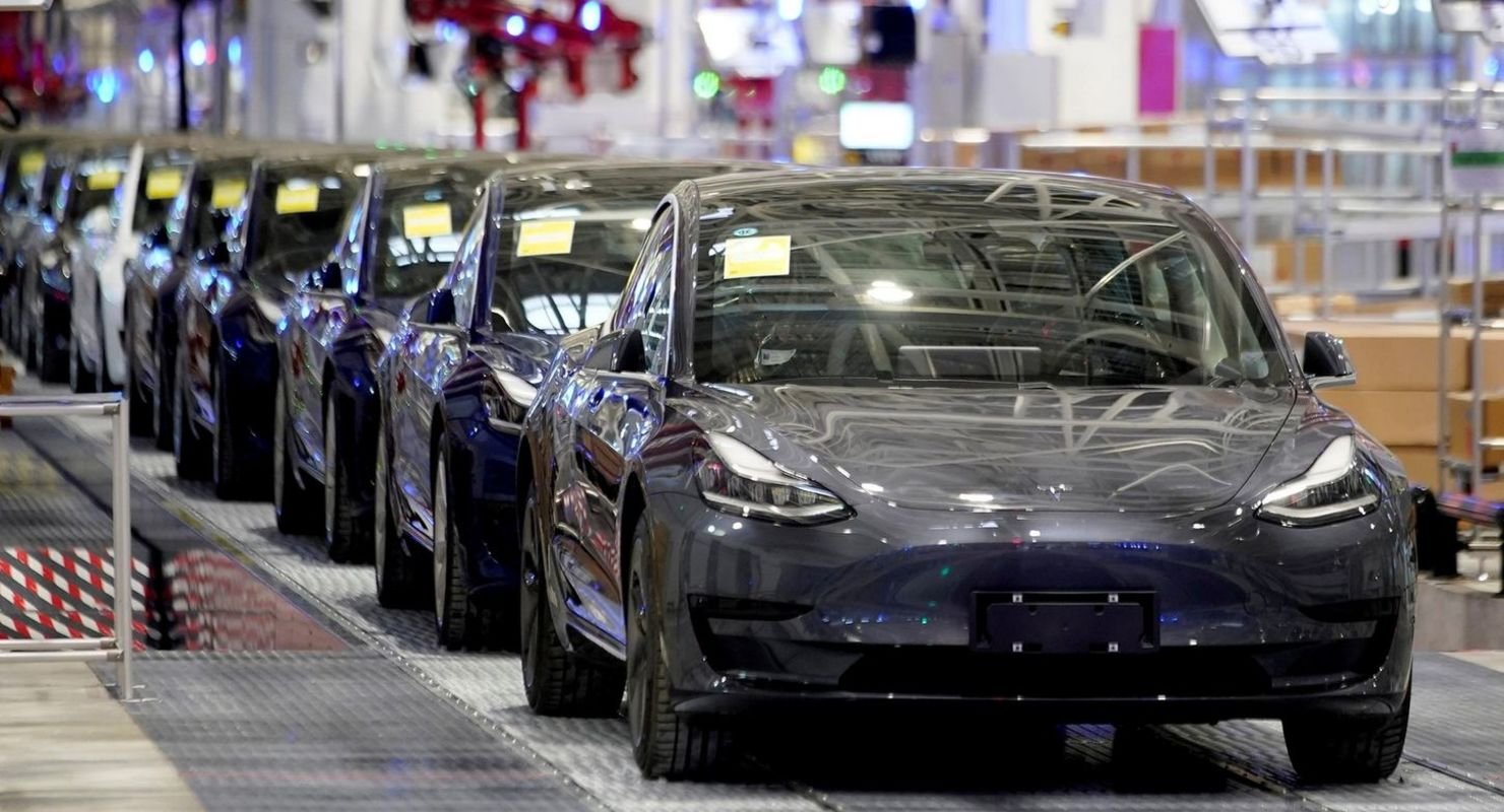 Tesla нашла способ удешевить свои электромобили Автомобили