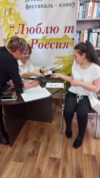 В Новоуральске юным гражданам России вручили паспорта