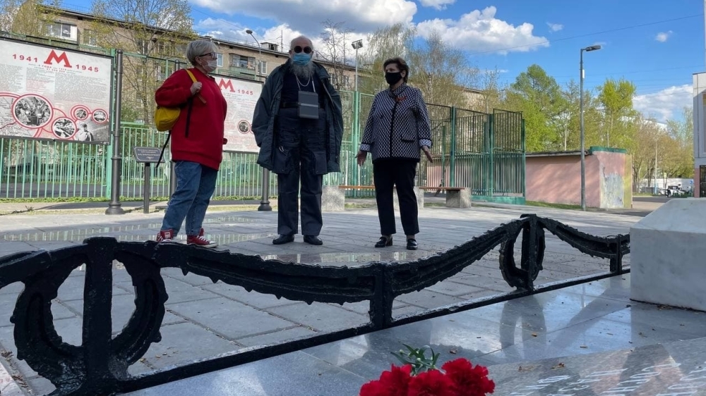 Анатолий Вассерман возложил цветы к мемориалу памяти погибших в годы ВОВ метростроевцев