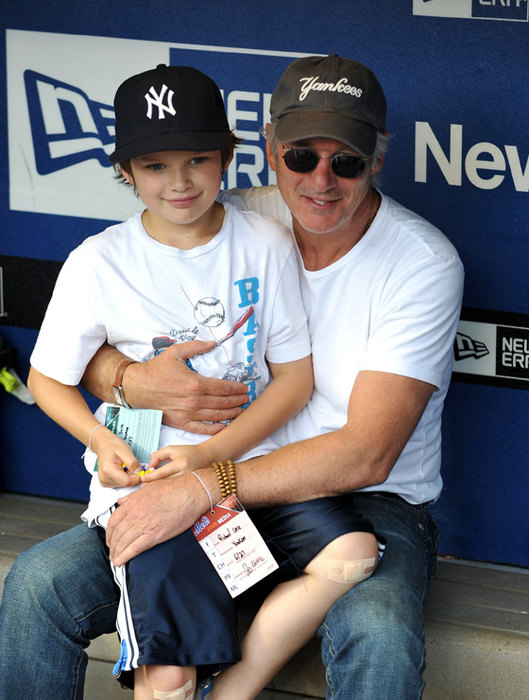 Знаменитости, ставшие отцами после 50 Знаменитости, ставшие отцами после 50