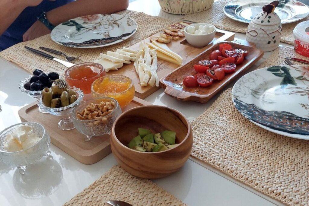 Семья придет в восторг: чашушули по-грузински — необычный рецепт мяса