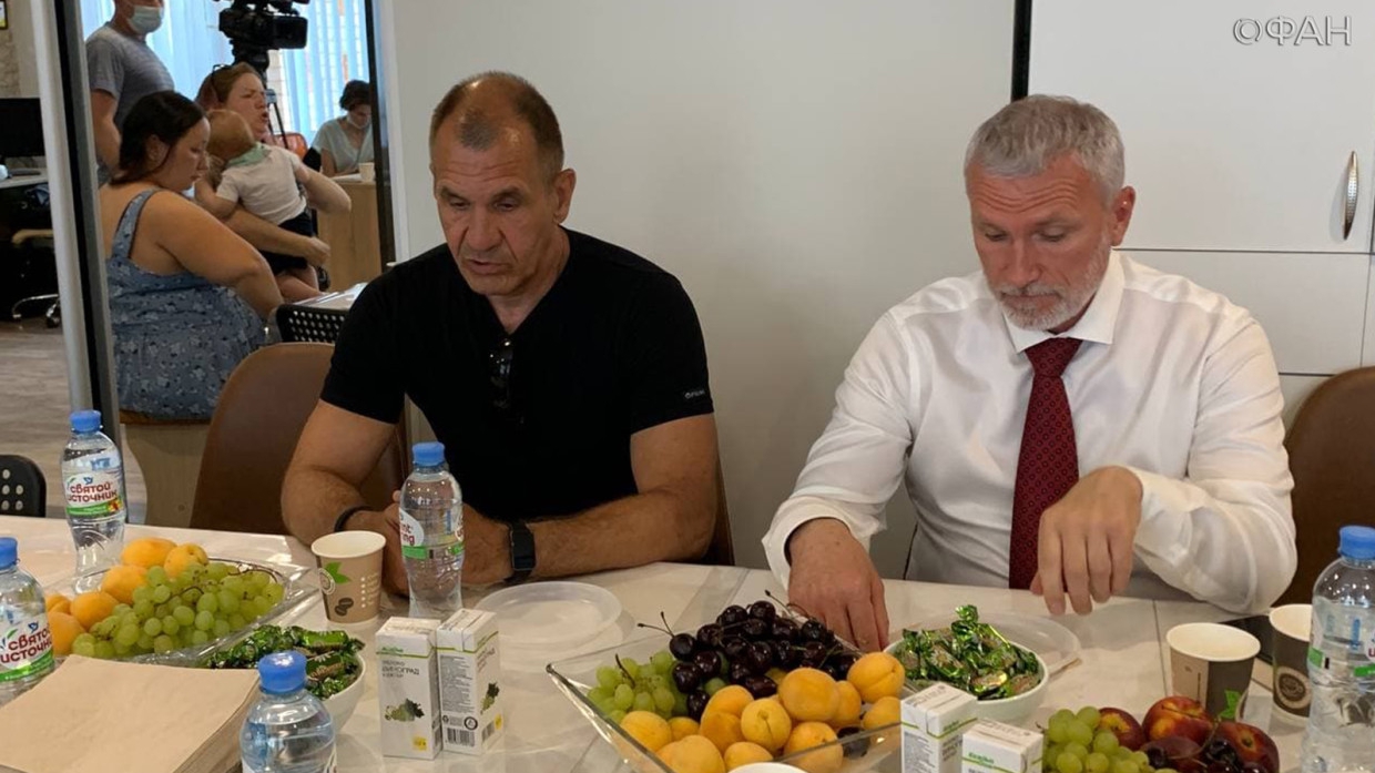 Максим Шугалей и Алексей Журавлев получили памятные медали от калужских ветеранов Максим Шугалей и Алексей Журавлев получили памятные медали от калужских ветеранов Общество