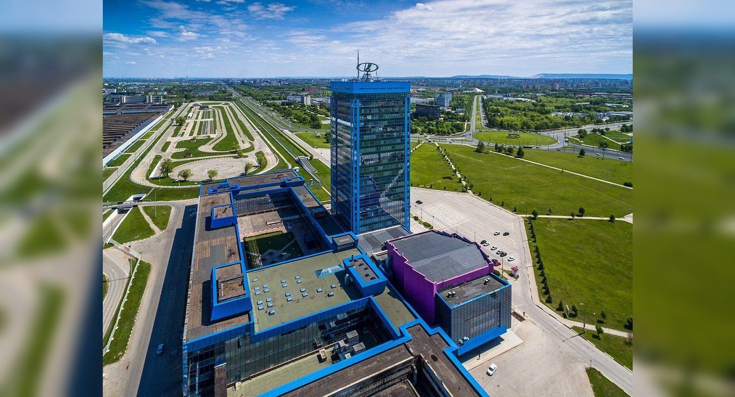 «АвтоВАЗ» больше не разрешает парковаться у своего главного здания иномаркам