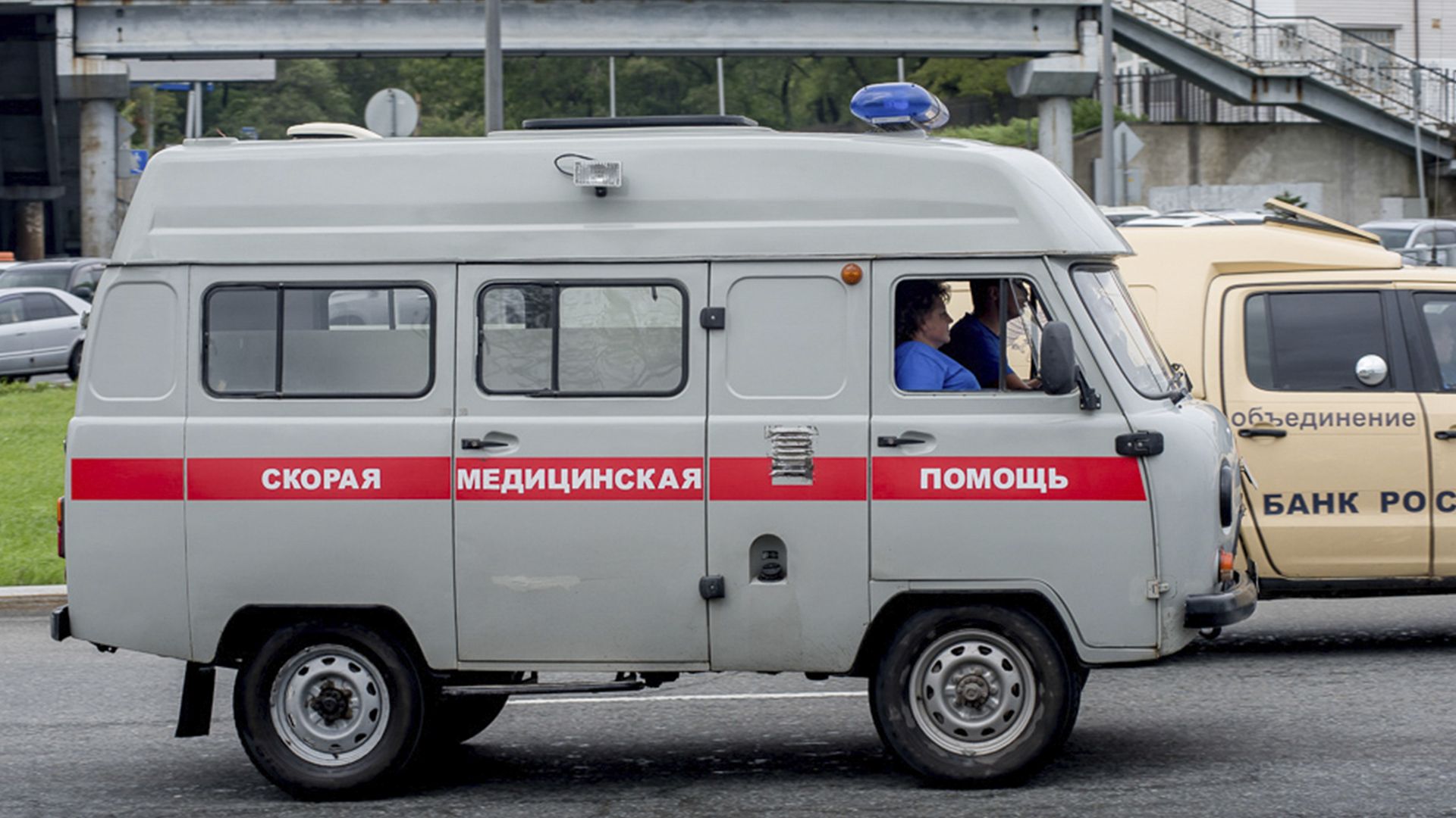 Житель Петербурга попал в больницу после взрыва металлической бочки
