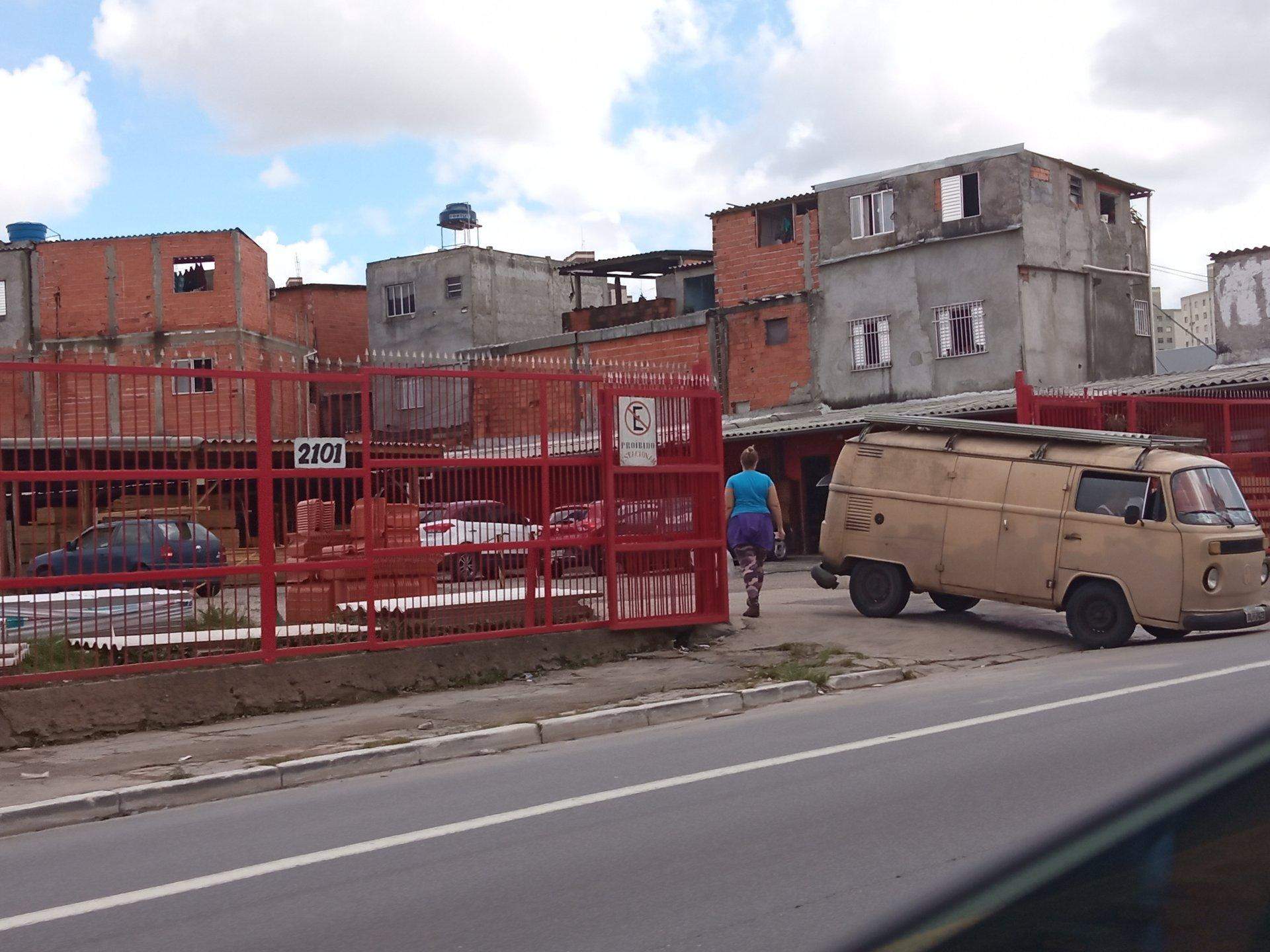 Бразильский самострой. Как выглядят дома, которые в Бразилии собирают из подручных материалов архитектура,где и как,кто,ремонт и строительство
