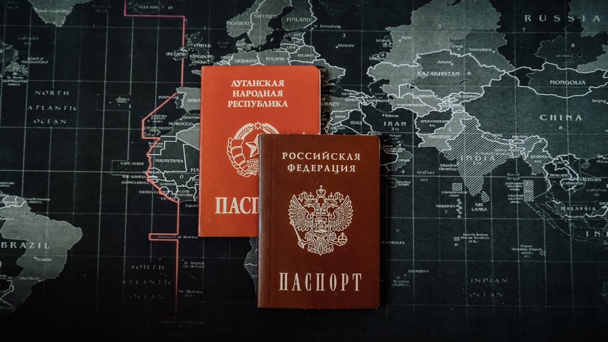 Киевский эксперт рассказал, почему выдача паспортов РФ дончанам не означает агрессии