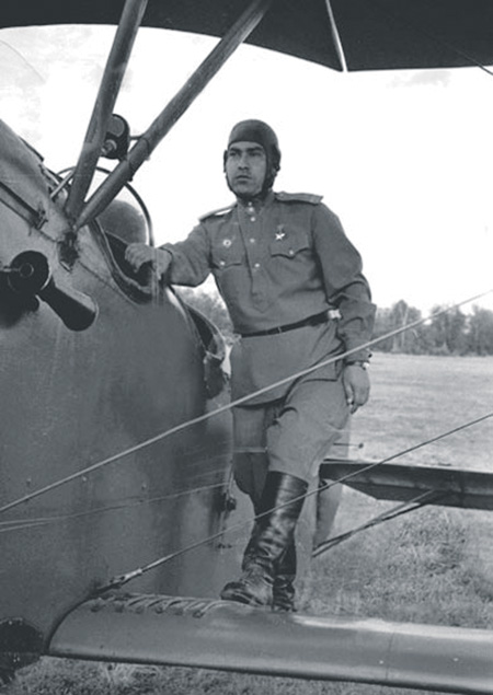 Герой Советского Союза Алексей Маресьев еще долго оставался в боевом строю. 	Фото с официального сайта Министерства обороны РФ