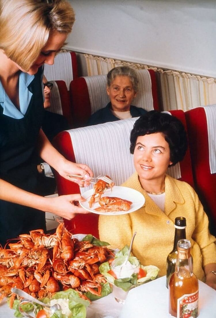 Вот как кормили в самолетах 50 лет назад Вот как кормили в самолетах 50 лет назад