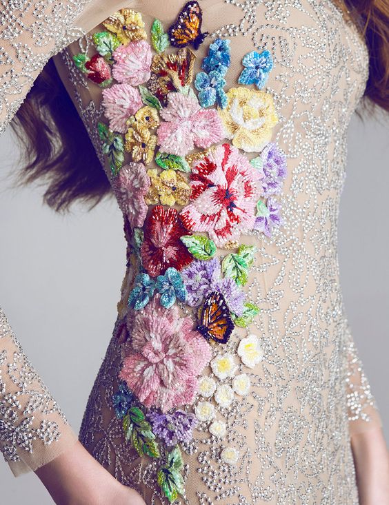15 невероятно женственных вечерних платьев с вышивкой