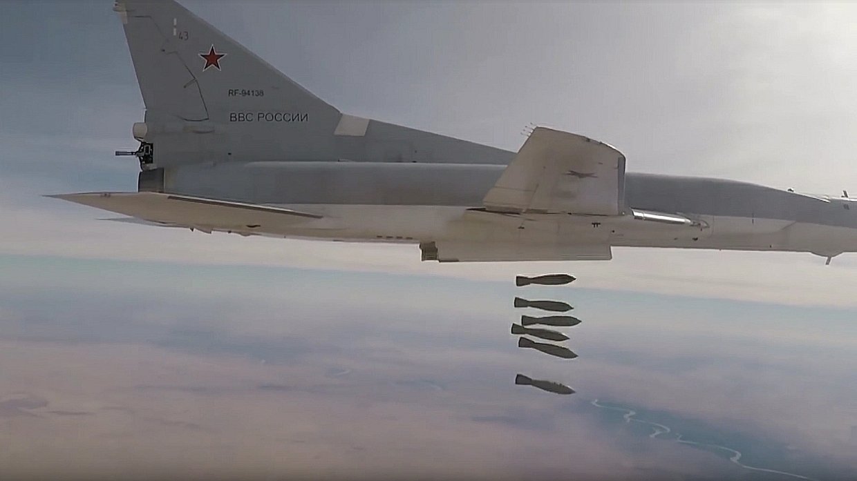 Группа Ту-22М3 атаковала ИГИЛ в Дейр-эз-Зоре