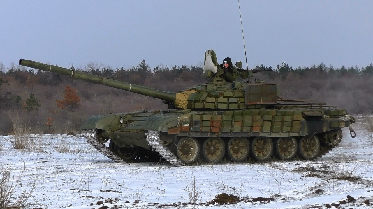 Т в д н р. Т 72 ДНР. Дизель ДНР танки. Комплект динамической защиты. Тюнингованный танк.