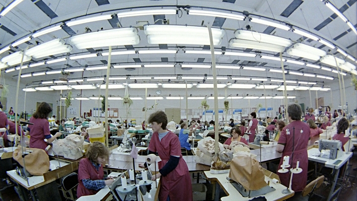 ЛАРЧИК ОЛИГАРХА. ЗАЧЕМ РОССИЮ ЗАСЕЛЯЮТ МИГРАНТАМИ ИЗ УЗБЕКИСТАНА?