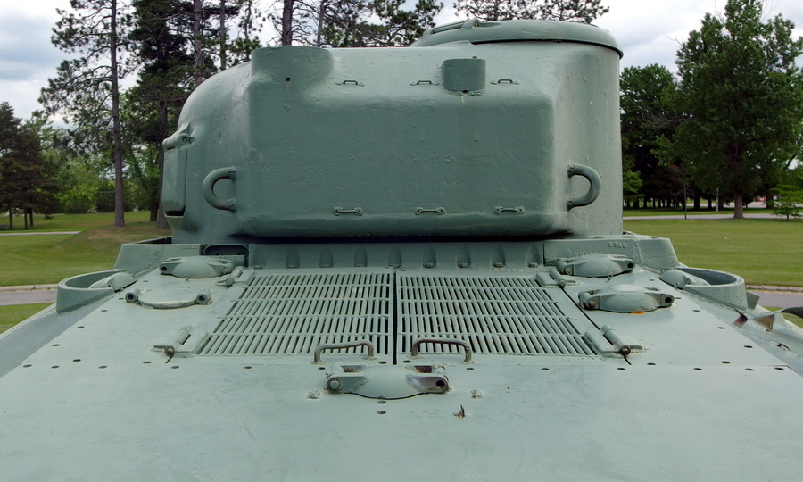 ​Надмоторная плита «Шермана» Mk.III. С этого ракурса машину данной модификации довольно просто опознать - Дизельный янки при дворе короля Георга | Warspot.ru