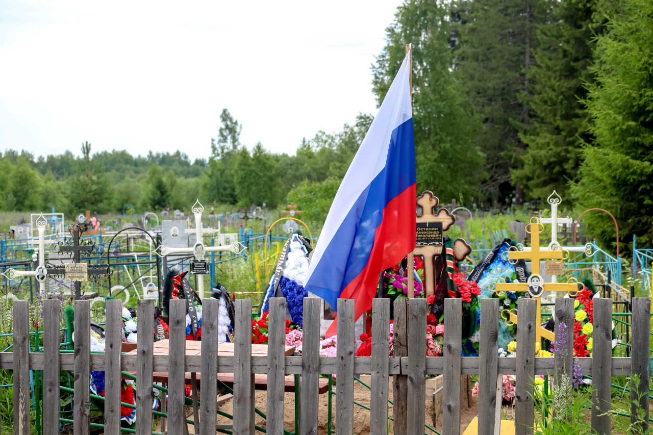 Неизвестные в Прикамье разгромили могилы погибших на СВО бойцов