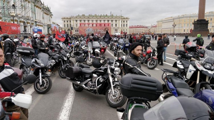 Встреча мотоциклистов. Ночные волки байкеры Санкт-Петербург. Открытие мотосезона на Дворцовой. Школа мотоциклистов. Школа мотоциклистов Санкт Петербург.