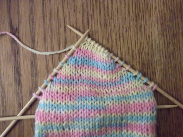 Вязание носков спицами для начинающих пошагово с подробными схемами, инструкциями, описанием вязание носков