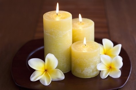 Несмотря на то, что ароматические свечи создают романтичную атмосферу, эксперты категорически не рекомендуют их использовать