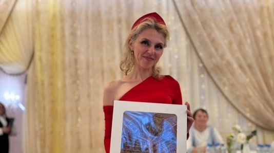 Мама 12-ти детей гордо носит кокошник. Фото: предоставлено ИА "Новороссия".