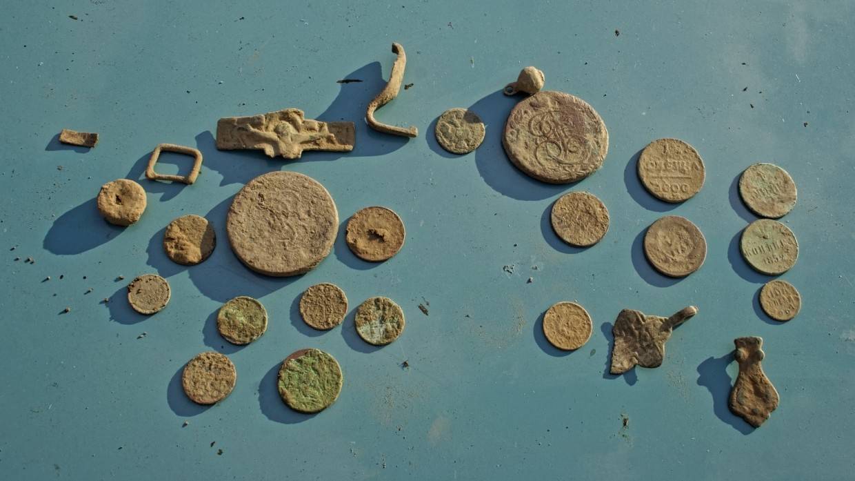 Историки из Университета Ньюкасла изучили найденную в Британии древнюю гробницу с монетами Наука