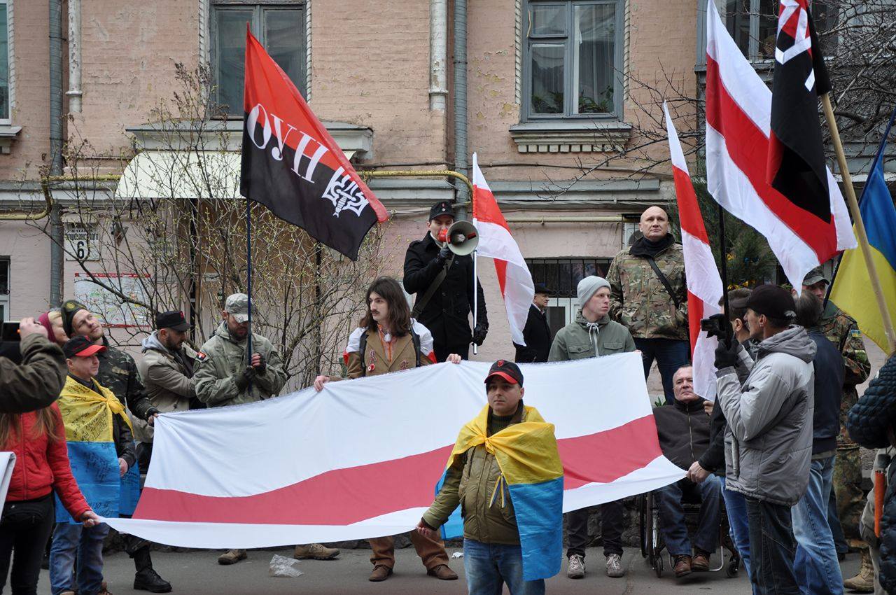 Украинский национализм история возникновения. БЧБ флаг. БЧБ нацистский флаг. Белорусский националистический флаг. Белорусские националисты.