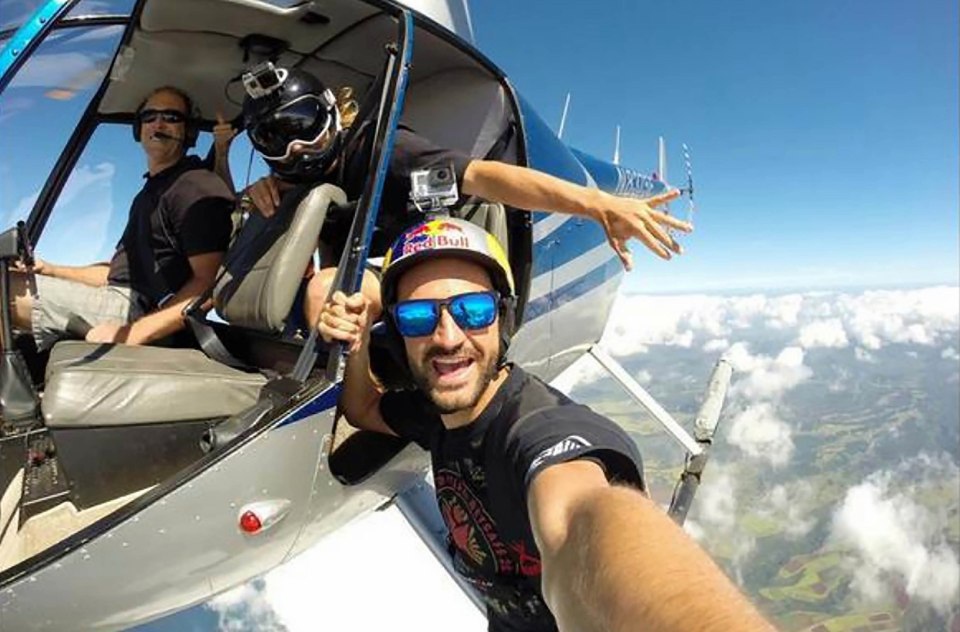 13 опасных для жизни селфи, которые не стоит повторять 13 опасных для жизни селфи, которые не стоит повторять