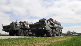 Зенитные ракетные комплексы C-400 во время тренировки парада Победы на военном аэродроме в Ростове-на-Дону. Архивное фото