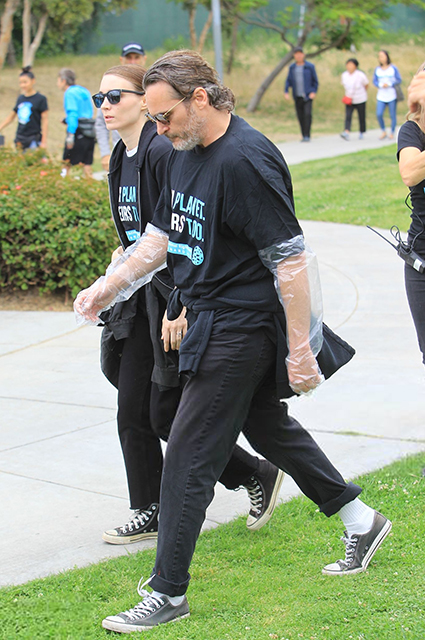 Хоакин Феникс и Руни Мара на митинге в защиту прав животных Звездные пары