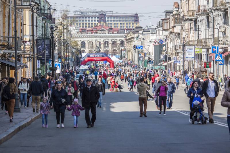 Записки Колорадского Таракана. Армия украинских буратин ушла за туями Записки Колорадского Таракана. Армия украинских буратин ушла за туями украина
